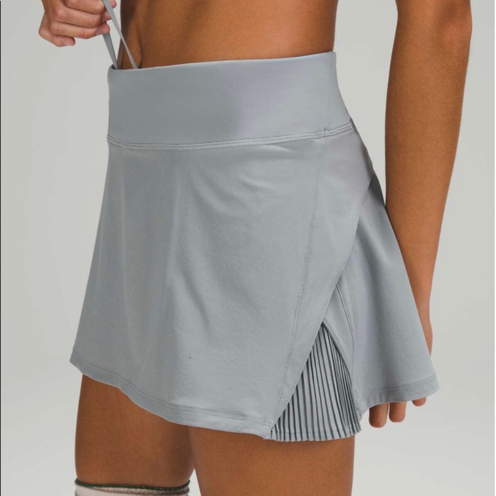 LLL Play off the Pleats Skirt (Rhino Grey)